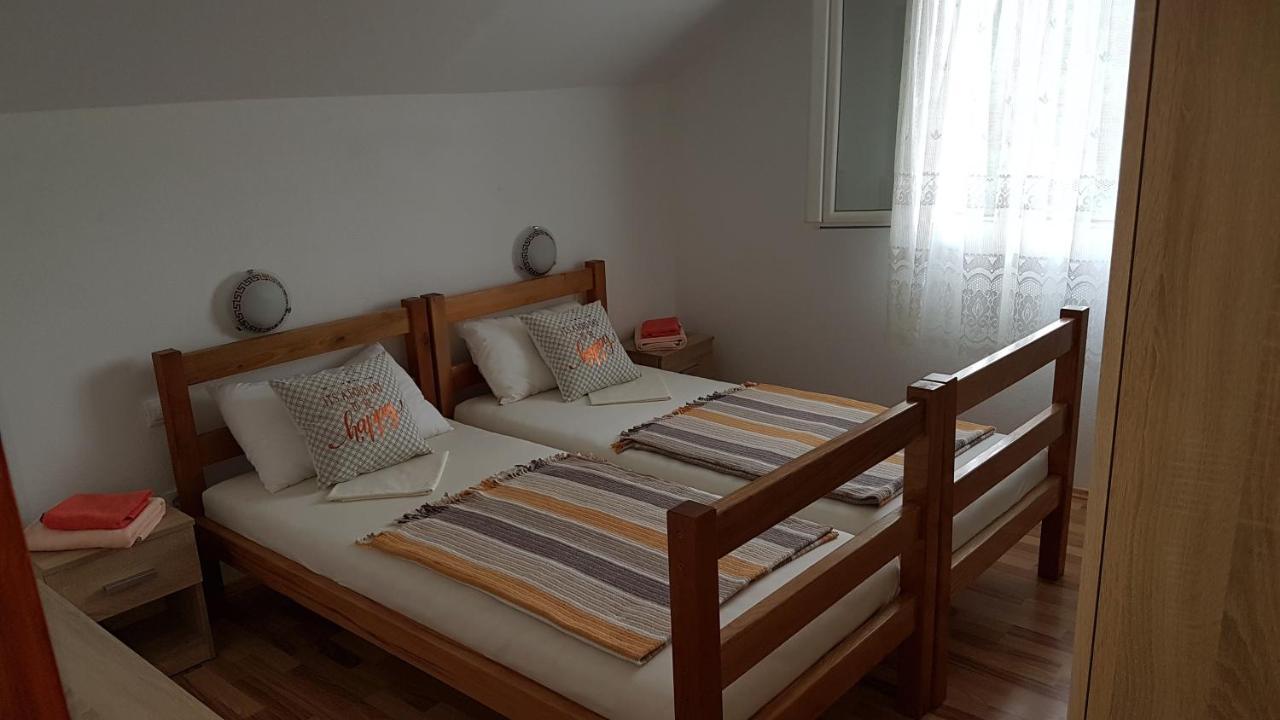 Appartamento Apartman Vojaline Milna  Esterno foto