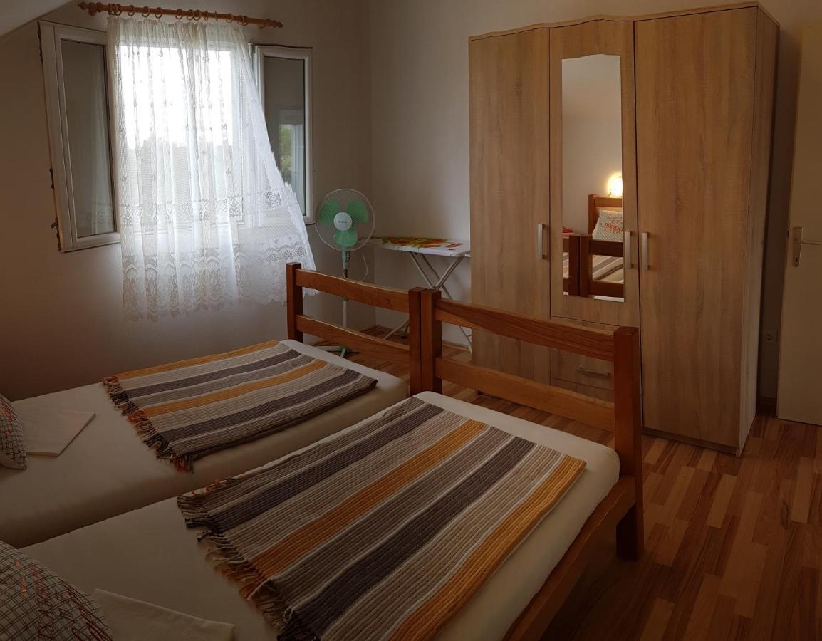 Appartamento Apartman Vojaline Milna  Esterno foto