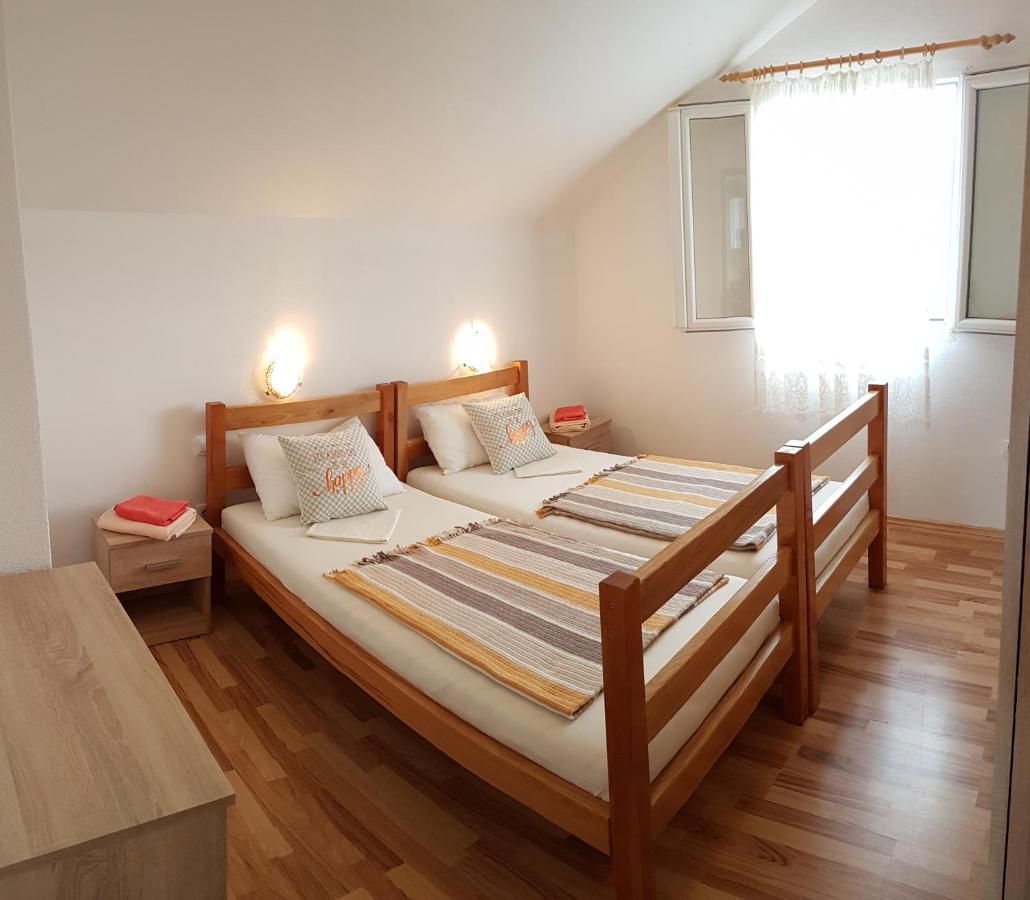 Apartman Vojaline Milna  Esterno foto