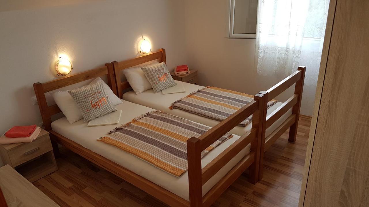Apartman Vojaline Milna  Esterno foto